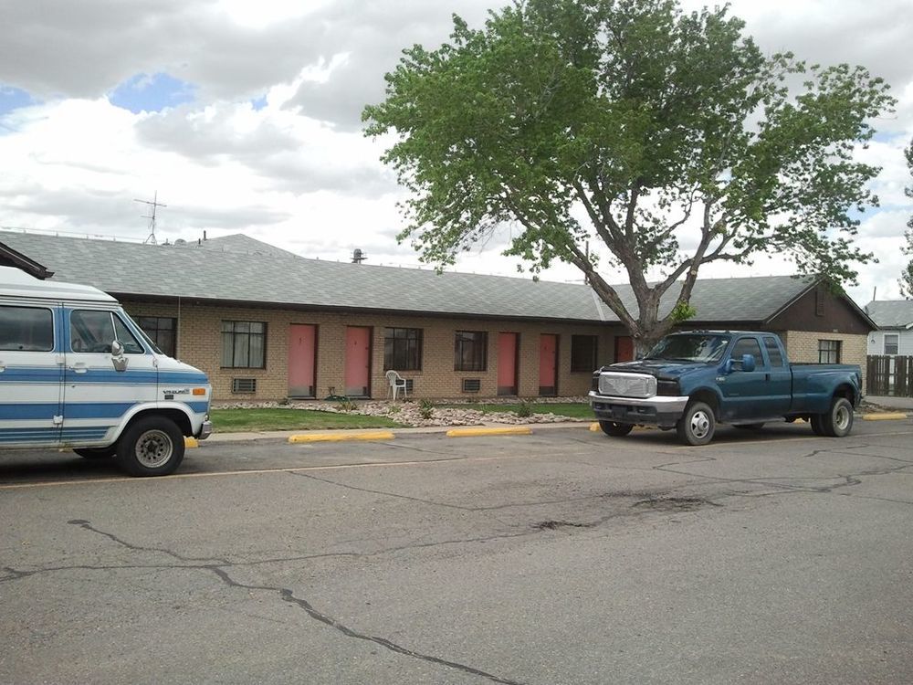 Country Manor Motel Watkins Dış mekan fotoğraf