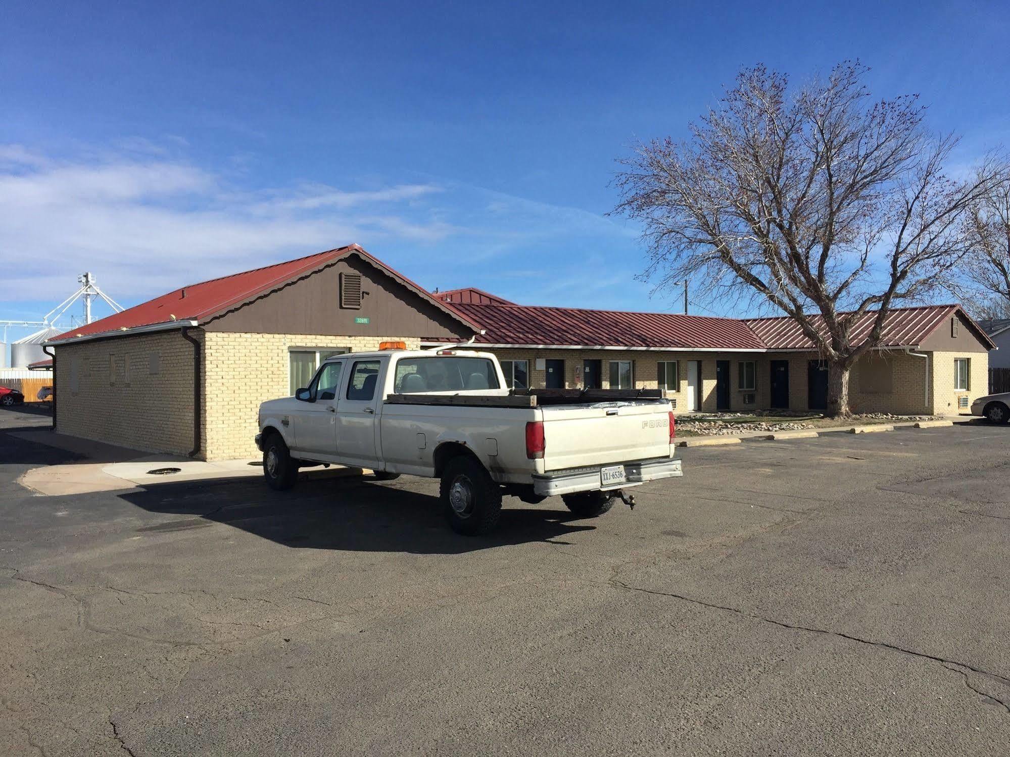 Country Manor Motel Watkins Dış mekan fotoğraf