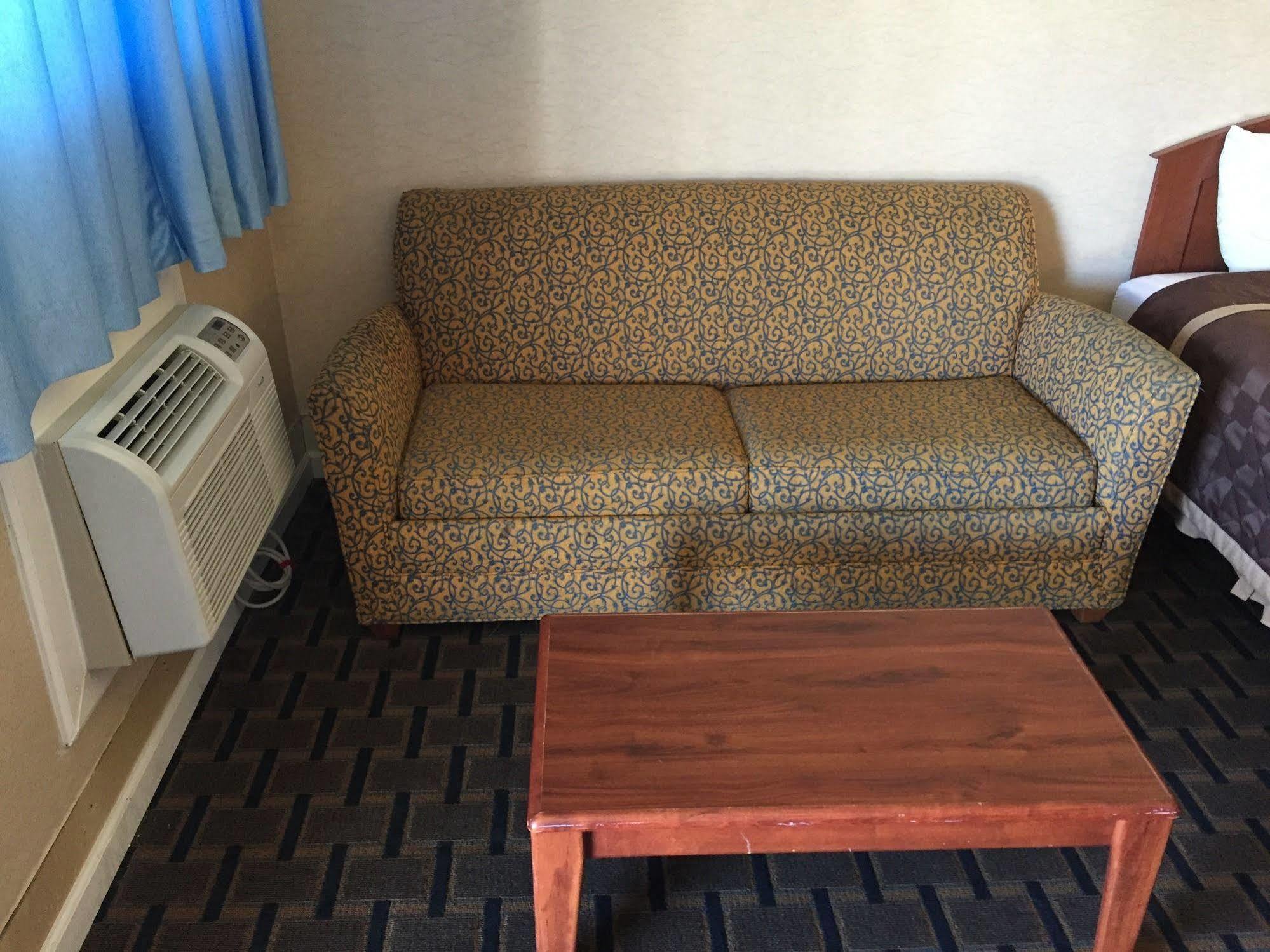 Country Manor Motel Watkins Dış mekan fotoğraf