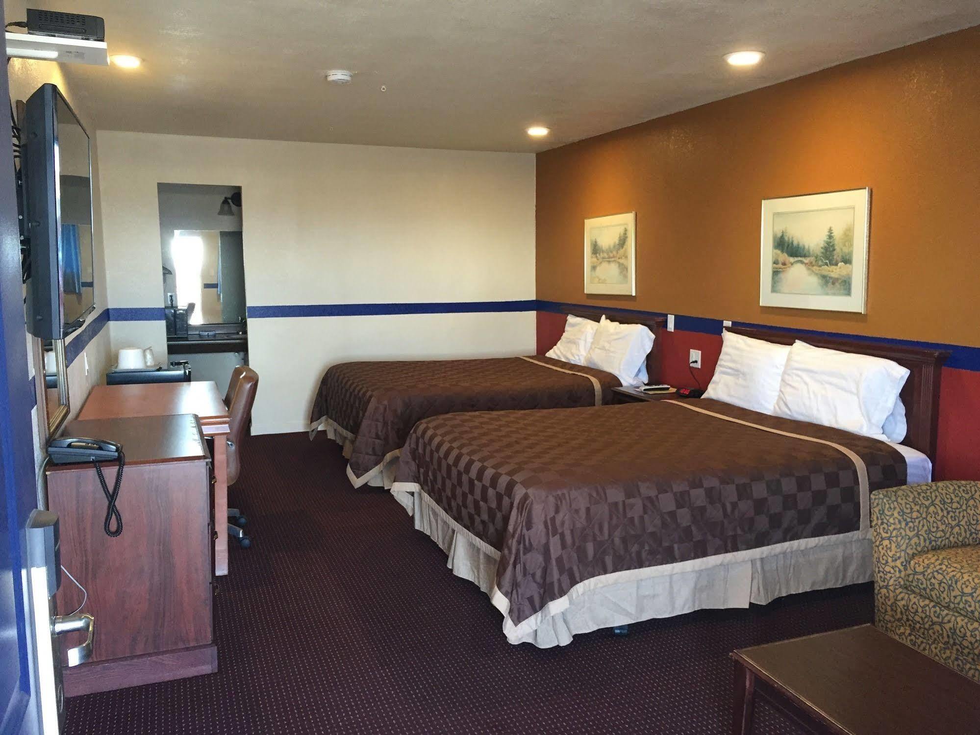 Country Manor Motel Watkins Dış mekan fotoğraf