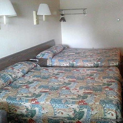 Country Manor Motel Watkins Dış mekan fotoğraf